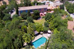 Spacious Manor house with pool on magnificent estate in idyllic location near Santa Barbara de Nexe